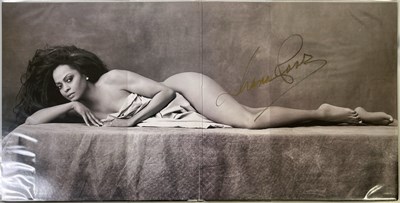 Lot 281 - DIANA ROSS - A SIGNED LP WITH PHOTOS FROM SIGNING SESSION.
