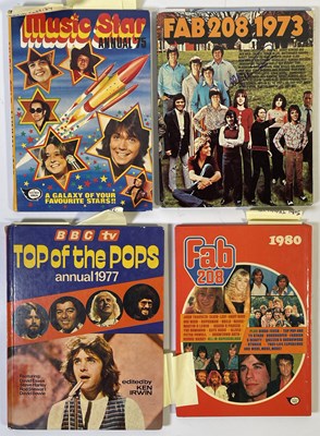 Lot 289 - TOP OF THE POPS MULTI SIGNED ANNUALS.