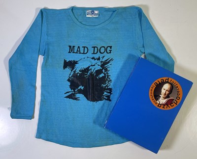 Lot 367 - THE WHO - ORIGINAL JOHN ENTWISTLE 'MAD DOG' T-SHIRT / PETE TOWNSHEND PROMO BOX.