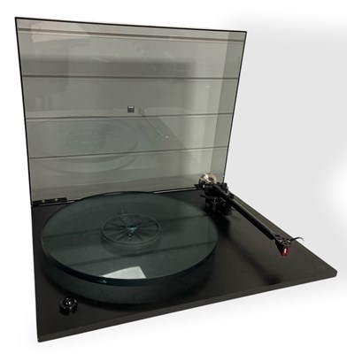 Lot 9 - REGA PLANAR 3 TURNTABLE.