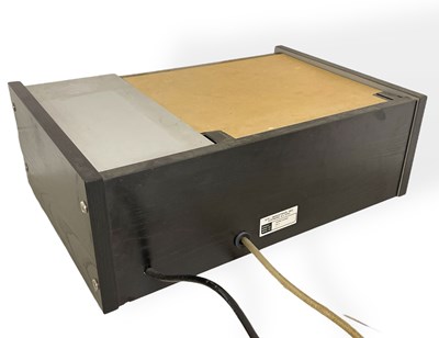 Lot 12 - VPI HW-17 RECORD CLEANING MACHINE.