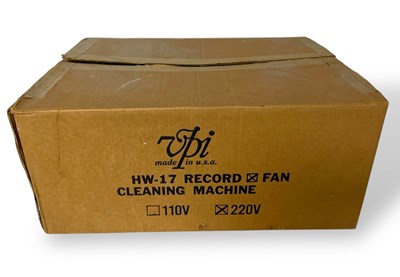 Lot 12 - VPI HW-17 RECORD CLEANING MACHINE.