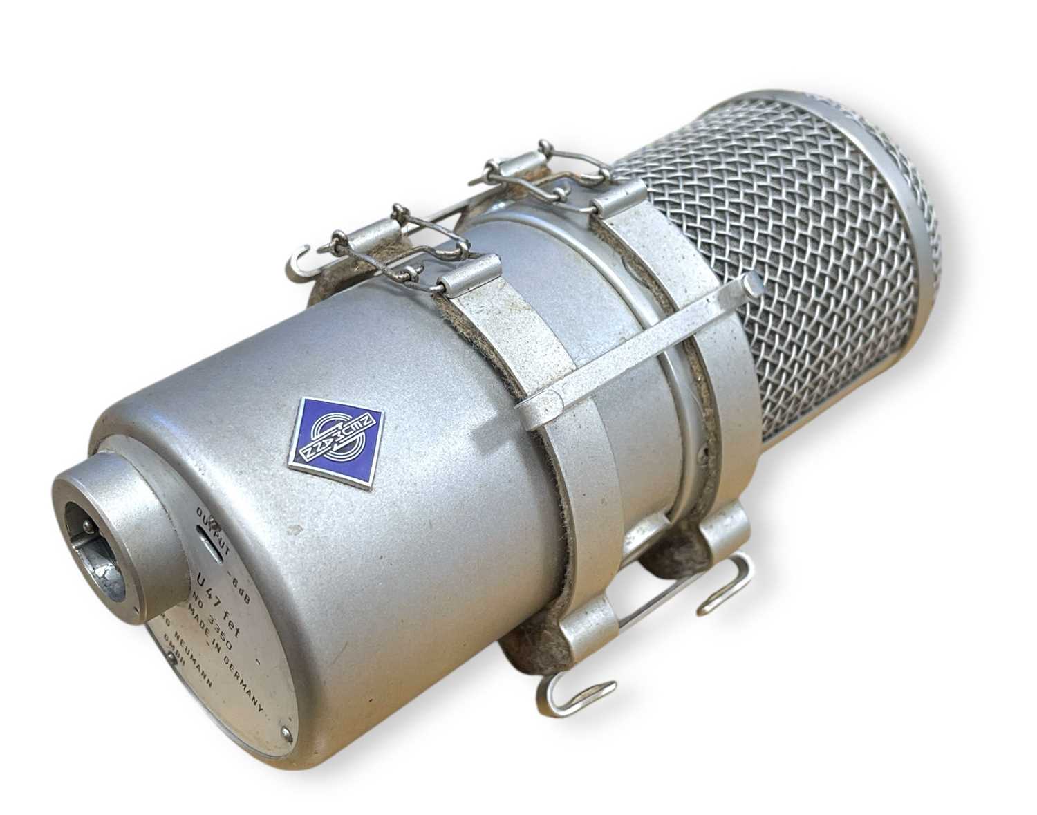 Lot 25 - NEUMANN U47 FET VINTAGE MICROPHONE.