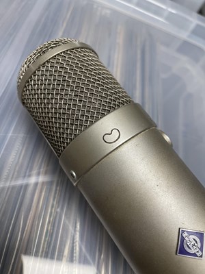 Lot 25 - NEUMANN U47 FET VINTAGE MICROPHONE.