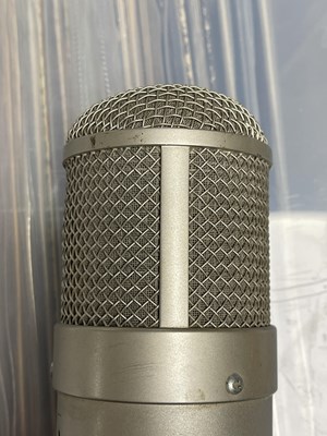 Lot 25 - NEUMANN U47 FET VINTAGE MICROPHONE.