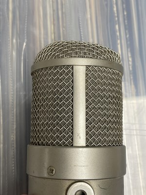 Lot 25 - NEUMANN U47 FET VINTAGE MICROPHONE.