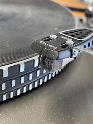 Lot 24 - GARRARD 401 TURNTABLE.