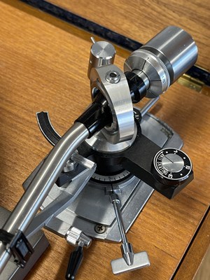 Lot 24 - GARRARD 401 TURNTABLE.