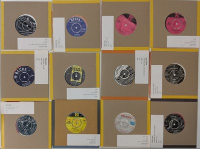 Lot 976 - 60s/ 70s - FEMALE POP 7" PACK
