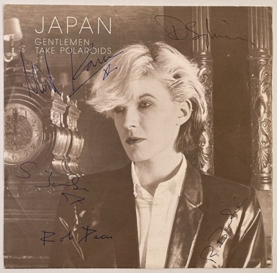 Lot 358 - JAPAN - SIGNED 7" SLEEVE.