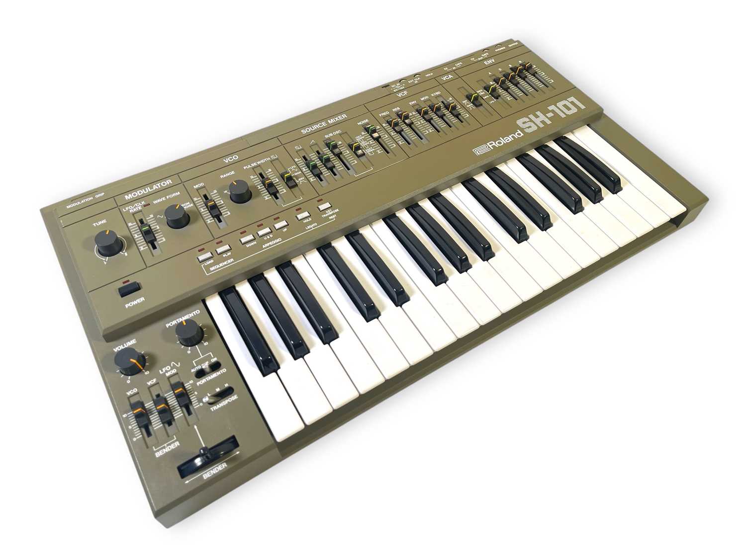 Lot 35 - ROLAND SH-101 MONOPHONIC SYNTHESIZER.