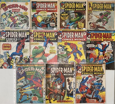 Lot 36 - COMICS INC MARVEL.