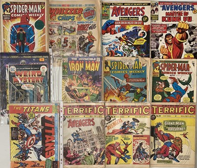 Lot 36 - COMICS INC MARVEL.