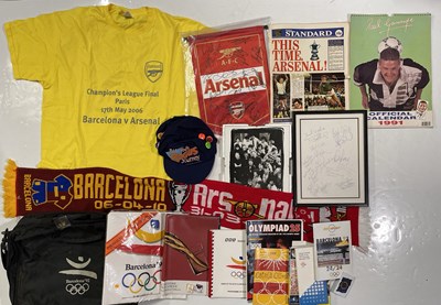 Lot 244 - SPORTING MEMORABILIA INC ARSENAL FULLY SIGNED PENNANT.