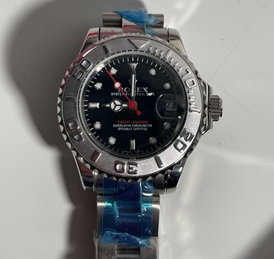 Lot 4 - WATCH COLLECTION INC INVICTA.