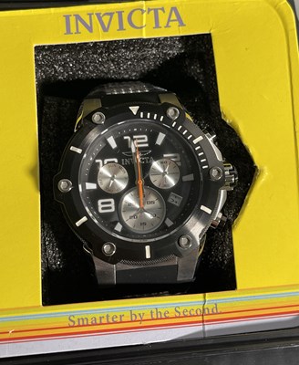 Lot 4 - WATCH COLLECTION INC INVICTA.