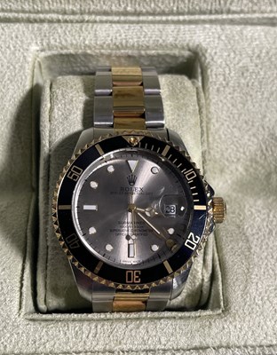 Lot 4 - WATCH COLLECTION INC INVICTA.