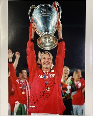 Lot 248 - MANCHESTER UNITED - DAVID BECKHAM SIGNED 1999 PHOTOGRAPH.