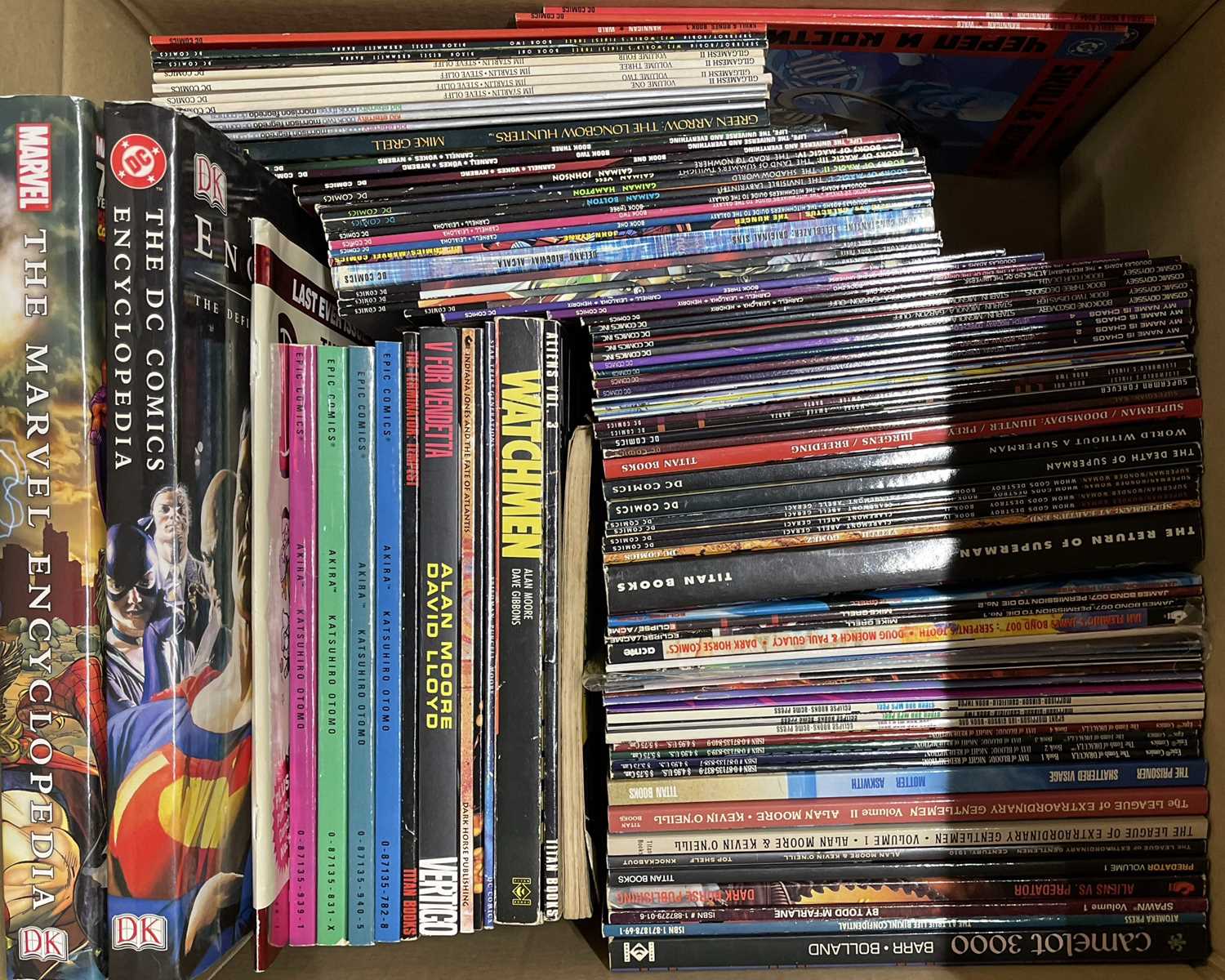 Lot 42 - BATMAN RELATED / MIXED DC GRAPHIC NOVELS.