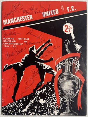 Lot 255 - FOOTBALL MEMORABILIA - MANCHESTER UNITED - MULTI SIGNED 1966/7 SOUVENIR BOOK.
