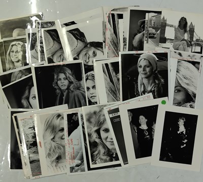 Lot 170 - ACTRESSES - DREW BARRYMORE / KIM BASINGER / LINDSAY WAGNER - COLLECTION OF ORIGINAL PRESS PHOTOGRAPHS.