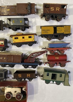 Lot 31 - TRAINS - VINTAGE O GAUGE AND TIN PLATE INC HORNBY LMS 2120.