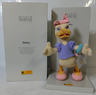 Lot 76 - Steiff Disney Showcase Collection Daisy 2001