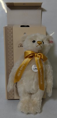 Lot 118 - STEIFF TEDDY BEAR UME - 676727