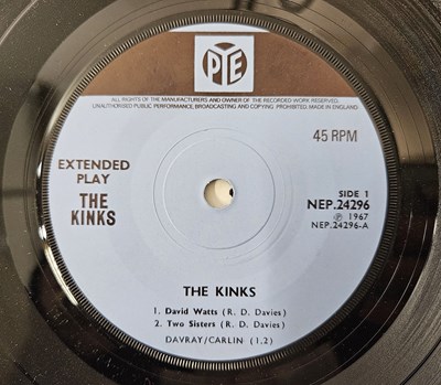 Lot 240 - THE KINKS - THE KINKS 7" (UK ORIGINAL PRESSING - NEP.24296)