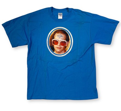 Lot 266 - ELTON JOHN - A SIGNED SHIRT FROM THE JONATHAN ROSS SHOW.