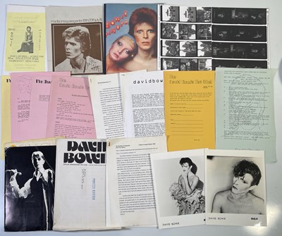 Lot 383 - DAVID BOWIE - MEMORABILIA INC PRESS KITS / FAN CLUB ITEMS.