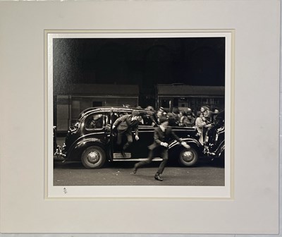 Lot 495 - THE BEATLES - LIMITED EDITION PRINT - BEATLES AT MARLEYBONE STATION, APRIL 1964.