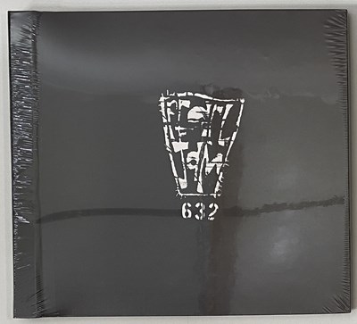 Lot 264 - PEARL JAM - CONSTITUTION HALL, WASHINGTON, DC 9/19/98 (BOX SET)