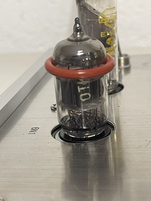 Lot 5 - DIY KT88/EM87 PUSH-PULL TUBE AMPLIFIER.