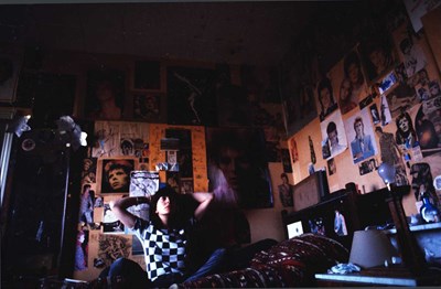 Lot 572 - RECREATE A BOWIE FAN'S BEDROOM FROM 1972/73 - LARGE COLLECTION OF ORIGINAL POSTERS AND CUTTINGS.