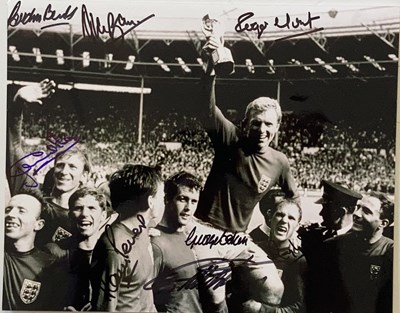 Lot 120 - ENGLAND 1966 TEAM PHOTO SIGNED.