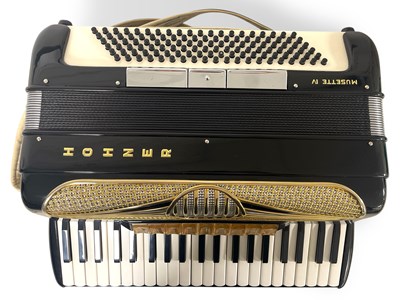Lot 47 - HOHNER MUSETTE IV ACCORDION