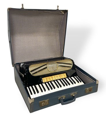 Lot 47 - HOHNER MUSETTE IV ACCORDION
