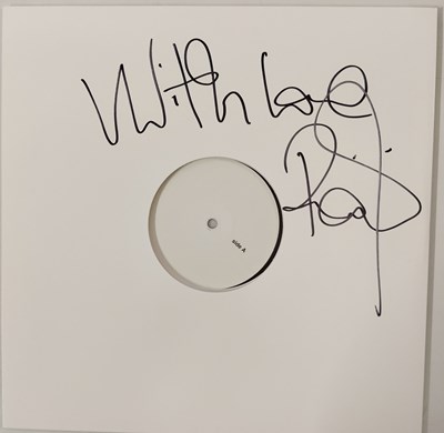 Lot 114 - ROBBIE WILLIAMS - I'VE BEEN EXPECTING YOU SIGNED WHITE LABEL TEST PRESSING LP