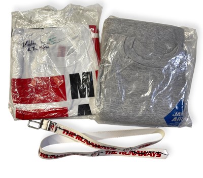 Lot 400 - T-SHIRT/SWEATSHIRT - MARTHA AND THE MUFFINS / JANE AIRE AND THE BELVEDERES.