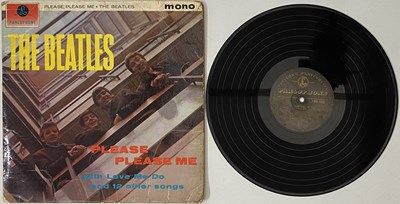 Lot 1204 - THE BEATLES - PLEASE PLEASE ME, BLACK AND GOLD 1ST PRESS
