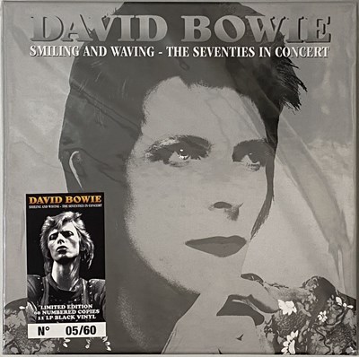 Lot 1283 - DAVID BOWIE - SMILING AND WAVING - THE SEVENTIES IN CONCERT BOX SET (GFDBSAW11LP)