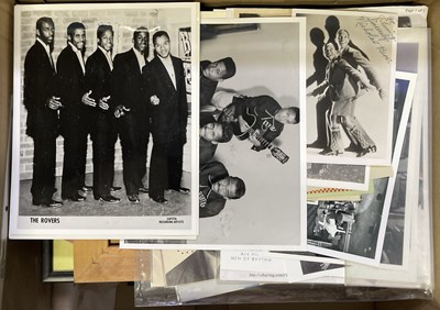 Lot 91 - HUGE COLLECTION OF 1950S ADVERTISING / POSTER DESIGNS - REPRODUCTIONS.