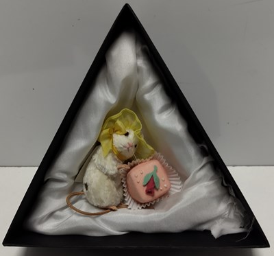 Lot 80 - R JOHN WRIGHT PETIT FOUR MOUSE 2007 SPRINGTIME SERIES