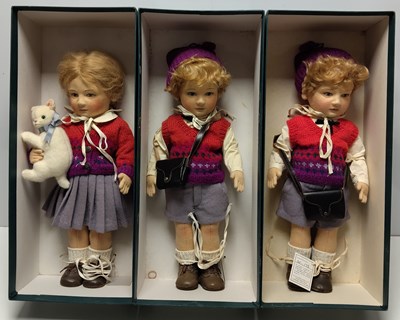 Lot 46 - R. JOHN WRIGHT LITTLE CHILDREN SERIES II LIMITED EDITION FELT DOLL PACK