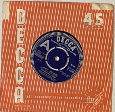 Lot 323 - THE ROLLING STONES - JUMPIN' JACK FLASH 7" (ORIGINAL UK DEMO - F 12782)