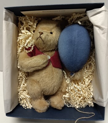 Lot 96 - R JOHN WRIGHT WINNIE THE POOH'S BLUE BALLOON 2003