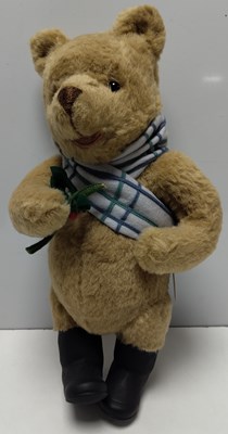 Lot 97 - R JOHN WRIGHT WINNIE THE POOH HOLIDAY POOH 1997