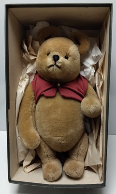 Lot 99 - R JOHN WRIGHT WINNIE THE POOH 1986 (WITH PERSONAL NOTE FROM R J WRIGHT)