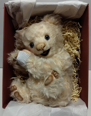 Lot 73 - R. JOHN WRIGHT BAKE SHOPPE 'CUPCAKE' LIMITED EDITION DOLL